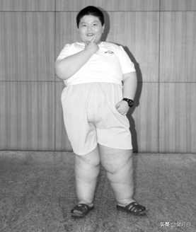 14岁江西男孩重达300斤，一顿能吃八碗饭，离世前痛哭：我要减肥  第3张