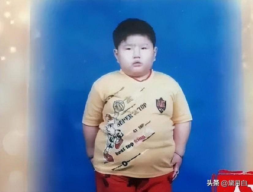 14岁江西男孩重达300斤，一顿能吃八碗饭，离世前痛哭：我要减肥  第4张