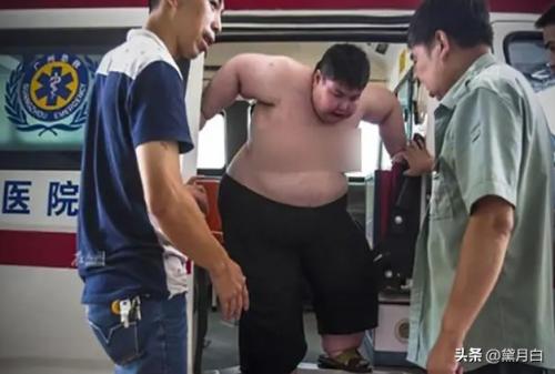 14岁江西男孩重达300斤，一顿能吃八碗饭，离世前痛哭：我要减肥  第16张