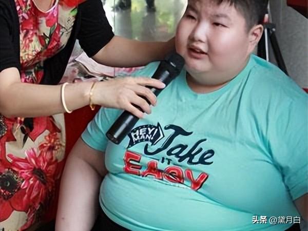 14岁江西男孩重达300斤，一顿能吃八碗饭，离世前痛哭：我要减肥  第21张