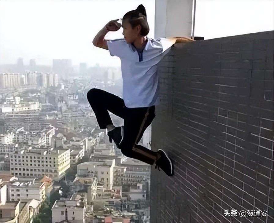 为了10万元,爬上263米高楼做引体向上的湖南小伙,已经去世5年了 第7张